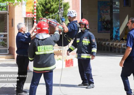 نمایش آمادگی و توان عملیاتی آتش‌نشانی چرمهین در مانور روز ملی آتش‌نشانی