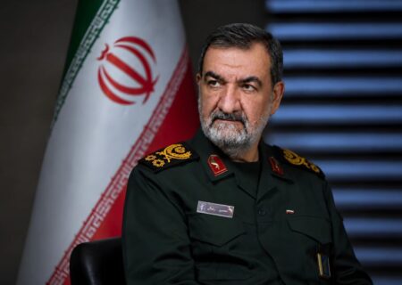 سرلشکر رضایی: ترامپ در باتلاق نه مذاکره و نه جنگ گرفتار شده است