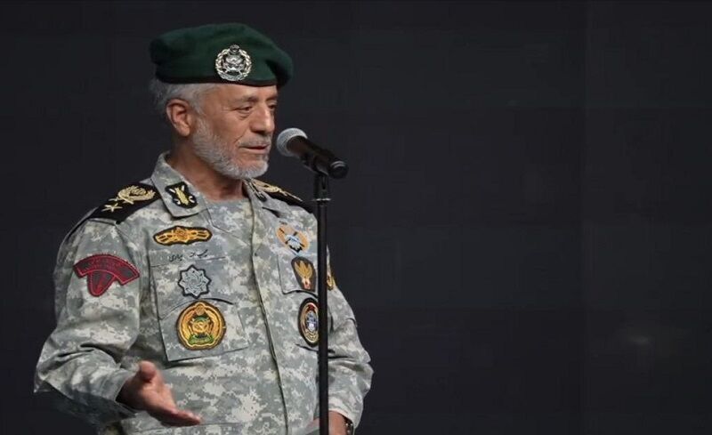 دریادار سیاری: دشمن نمیتواند مقابل جوانان مؤمن و باانگیزه ایران ایستادگی کند