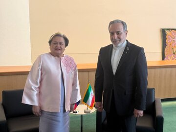 دیدارعراقچی با وزیر امورخارجه فیلیپین