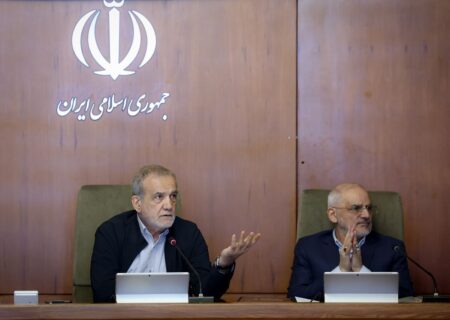 رئیس‌جمهور: به هیچ‌وجه نباید تولید متوقف شود/ شعار و برنامه دولت بر محور تولید استوار است
