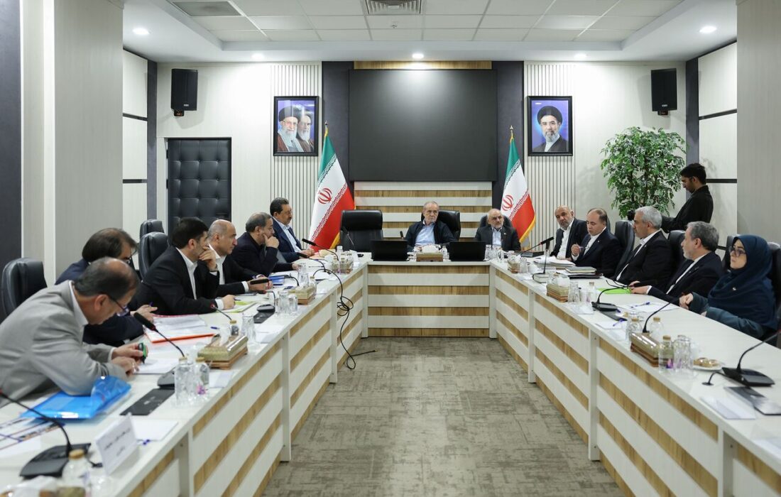 پزشکیان: موانع تجاری و گمرکی واردات کالاهای اساسی با فوریت برطرف شود