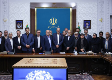 پزشکیان: عملکرد رانندگان در جنگ ۴۰روزه جلوه‌ای از تعهد و مسئولیت‌پذیری ملی بود