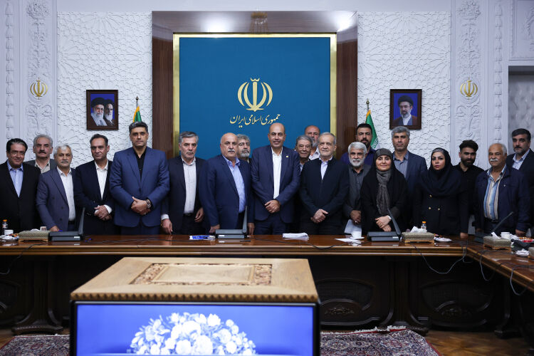 پزشکیان: عملکرد رانندگان در جنگ ۴۰روزه جلوهای از تعهد و مسئولیتپذیری ملی بود