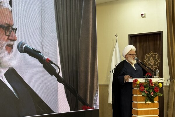 امام جمعه موقت زرینشهر: عملکرد مدیران باید در زندگی مردم اثر ماندگار داشته باشد