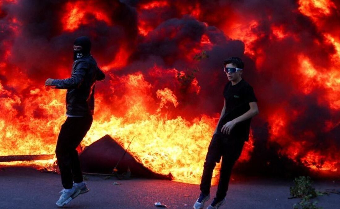 معترضان در آلبانی ساختمانهای دولتی را به آتش کشیدند
