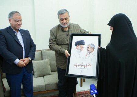 دیدار اعضای دفتر حفظ و نشر آثار رهبر شهید با خانواده سرلشکر رضاییان