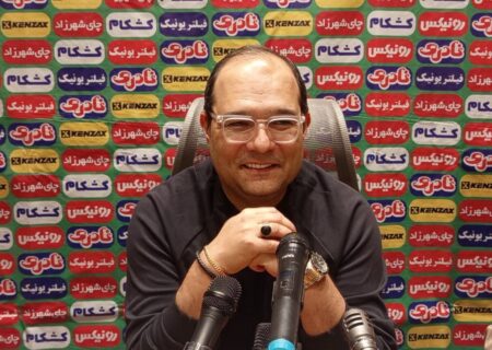 سرمربی ذوب آهن: با تمام توان برای کسب پیروزی و خوشحالی هواداران تلاش می‌کنیم