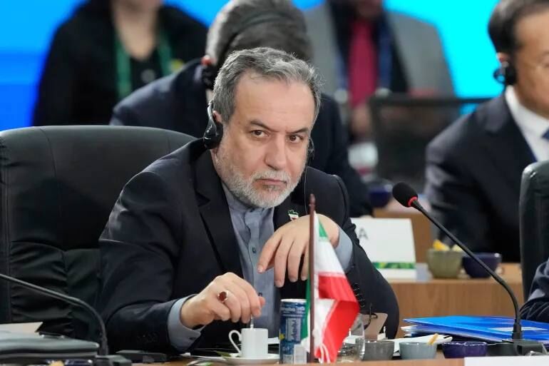 واکنش عراقچی به اظهار نظر اخیر مکرون: آقای رئیس‌جمهور دیگر برای فرافکنی دیر شده است