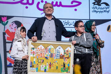 رئیس‌جمهور: همه با هم باشیم، ایرانِ قدرتمند می‌سازیم
